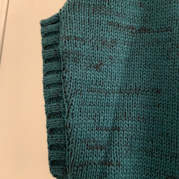 Sleeveless Knitted turtle neck vest sweater- Rikki’s - green - Picture 4 of 9